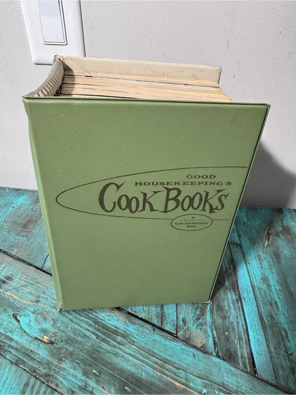 Vintage 1958 Good Housekeeping Binder Book Of Cookbooks 20 Cookbooks In Binder - Picture 3 of 11
